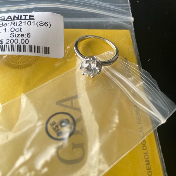 Moissanite RING - Picture 1 of 4